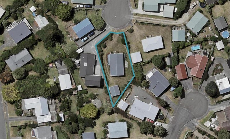 13 Adrian Grove, Waikanae Beach, Waikanae - Carousel 1