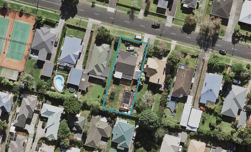 12 Fernleigh Avenue, Royal Oak, Auckland - Carousel 1