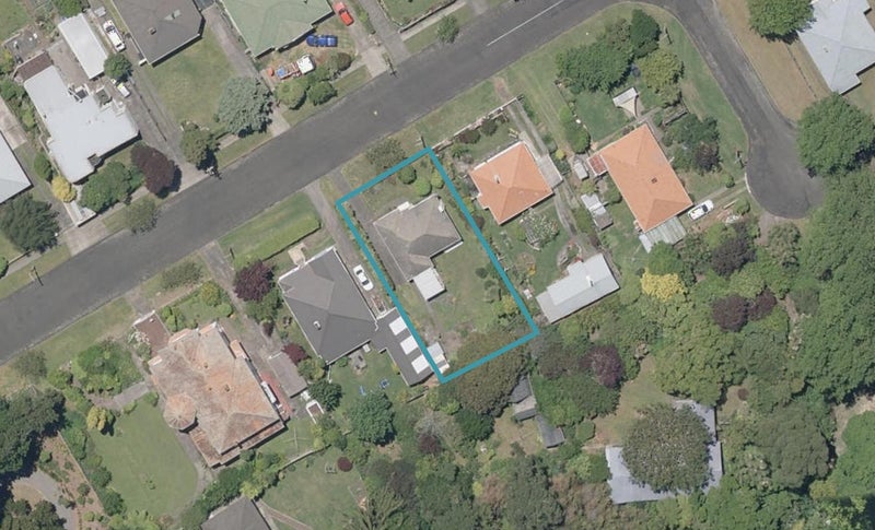 10 Marshall Avenue, Whanganui East, Whanganui - Carousel 1
