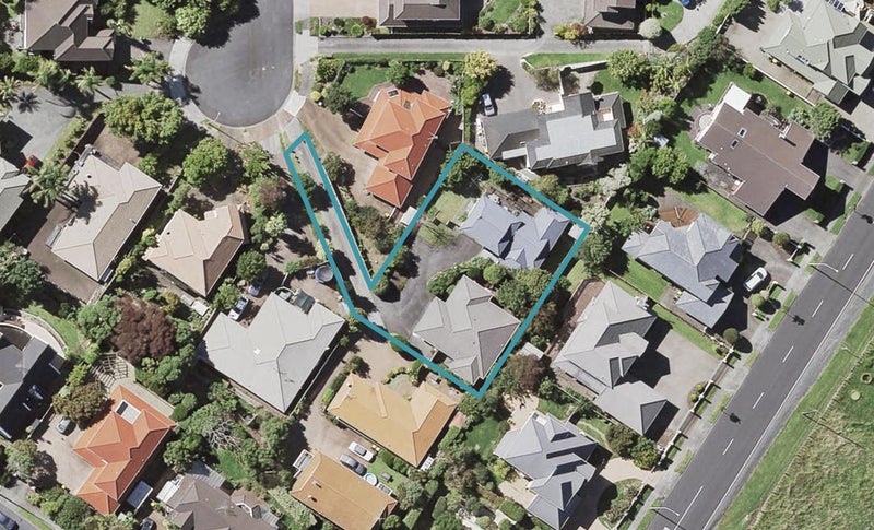 2/57 Wiltshire Place, Somerville, Manukau - Carousel 1