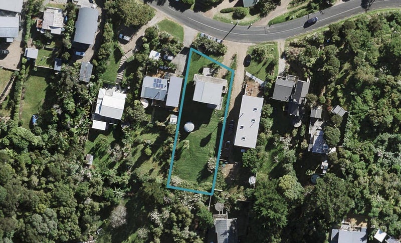 74 Queens Drive, Oneroa, Waiheke Island - Carousel 1