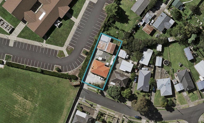 15 Wroughton Crescent, Otara, Auckland - Carousel 1