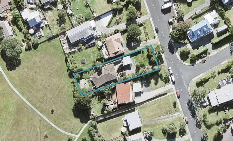 7 Everard Avenue, Army Bay, Whangaparaoa - Carousel 1