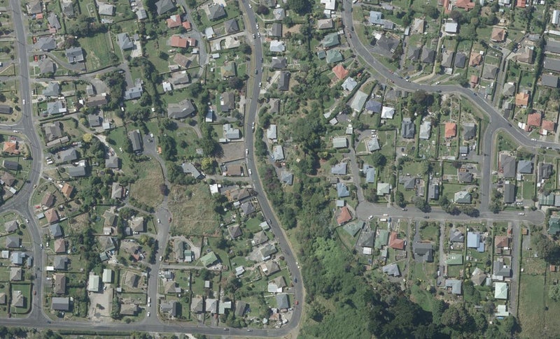 24 Quarry Road, Green Island, Dunedin - Carousel 1