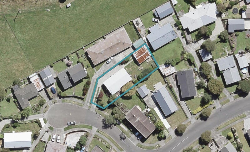 4 Utah Grove, Totara Park, Upper Hutt - Carousel 1