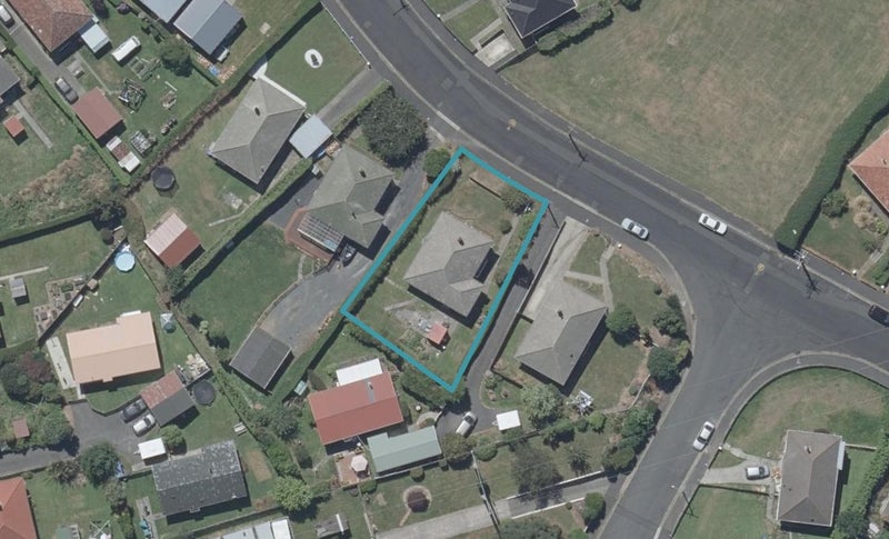 8 Mooltan Street, Halfway Bush, Dunedin - Carousel 1