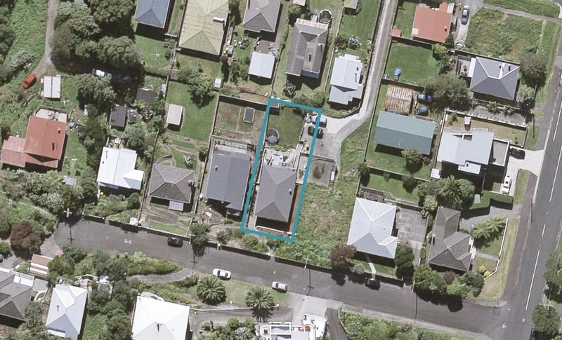8 Weston Street, Moturoa, New Plymouth - Carousel 1