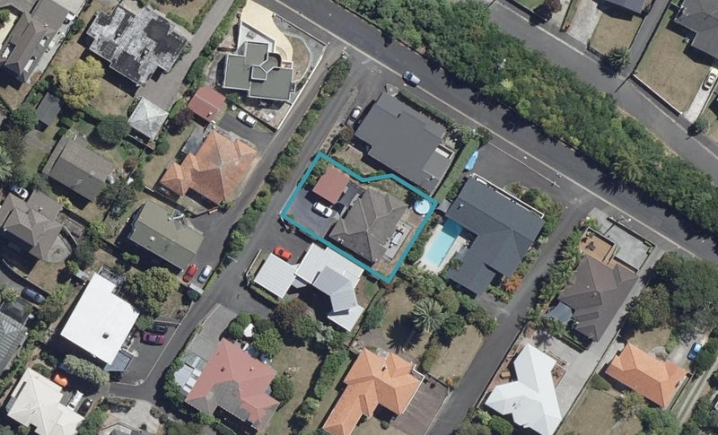 39A Carey Street, Maeroa, Hamilton - Carousel 1