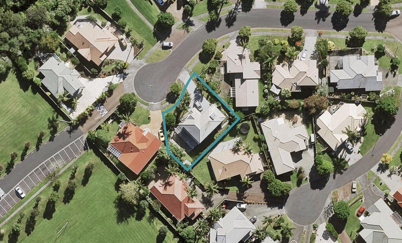 32 Westminster Gardens, Unsworth Heights, Auckland - Carousel 1