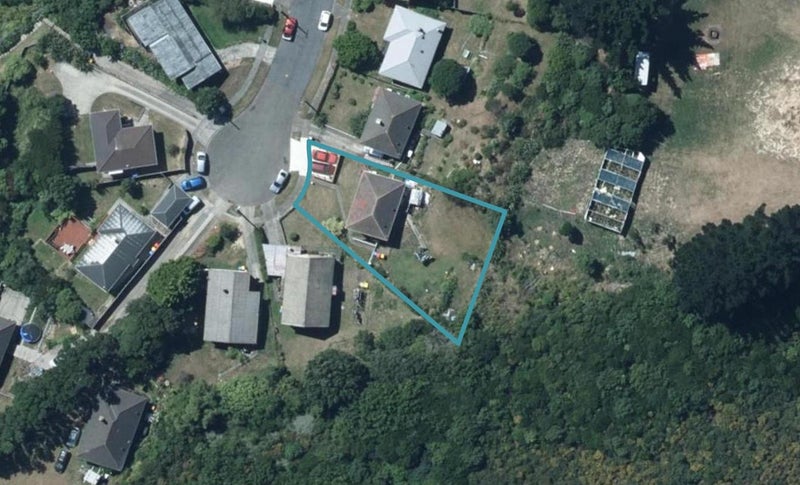 29 Northumberland Street, Cannons Creek, Porirua - Carousel 1