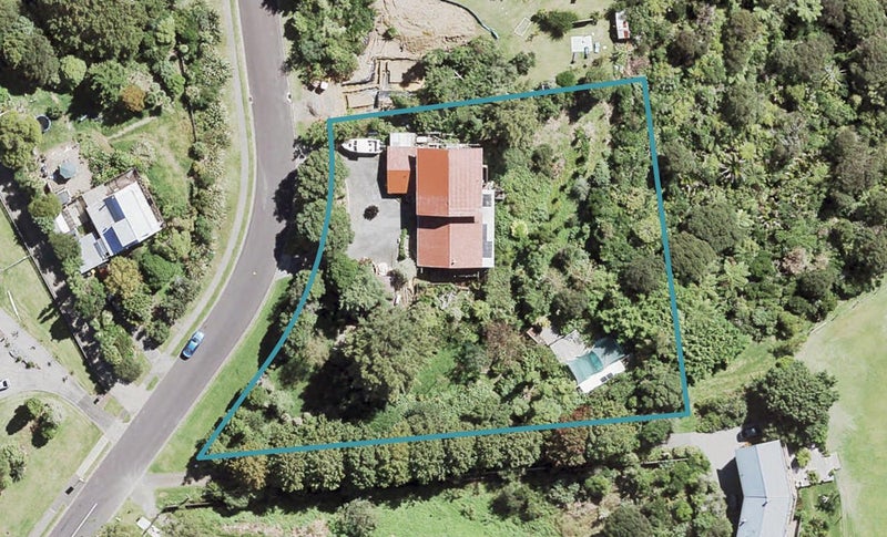 5 Laingfield Terrace, Laingholm, Auckland - Carousel 1