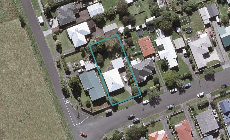 31 Cowling Road, Hurdon, New Plymouth - Carousel 1