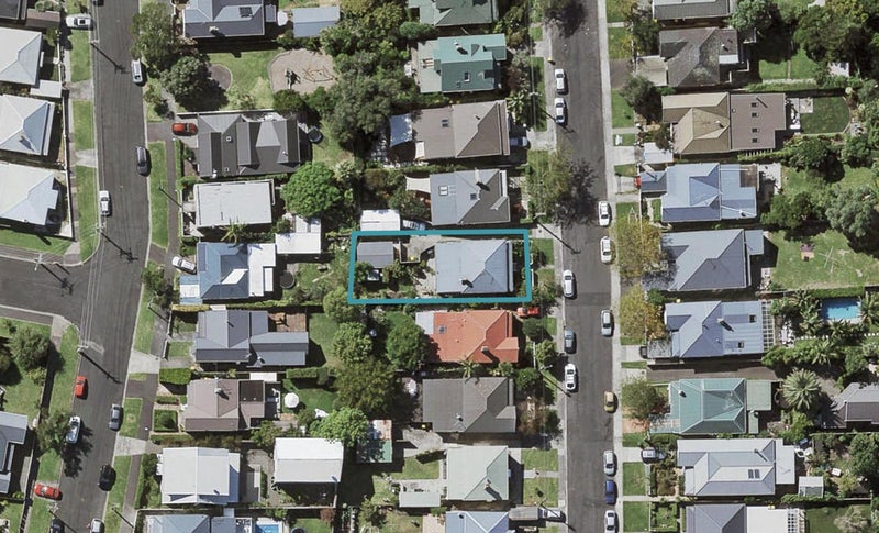 15 Roslyn Terrace, Stanley Point, Auckland - Carousel 1