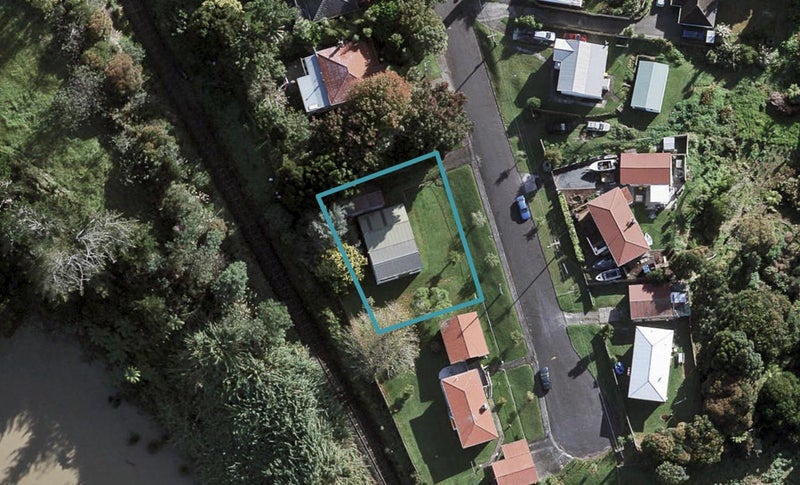 31 Kowhai Street, Helensville, Helensville - Carousel 1