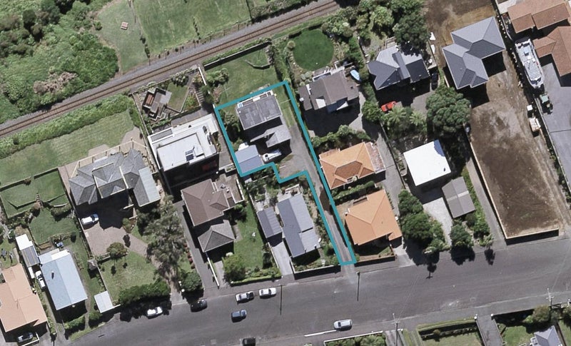1/32 Birdwood Avenue, Moturoa, New Plymouth - Carousel 1