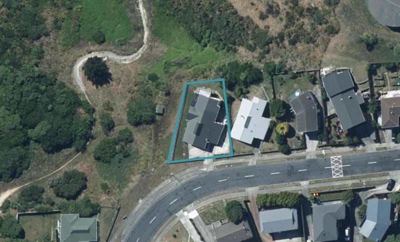 21 Almora View, Ascot Park, Porirua - Carousel 1