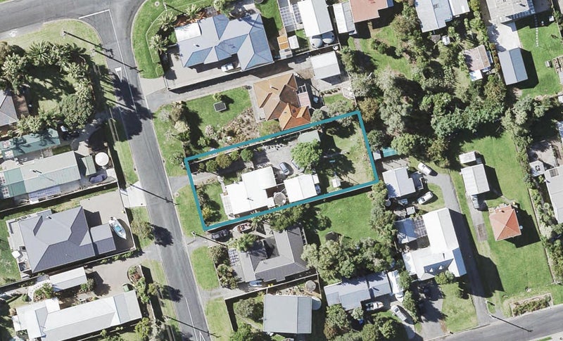 25 Sunkist Bay Road, Beachlands, Auckland - Carousel 1