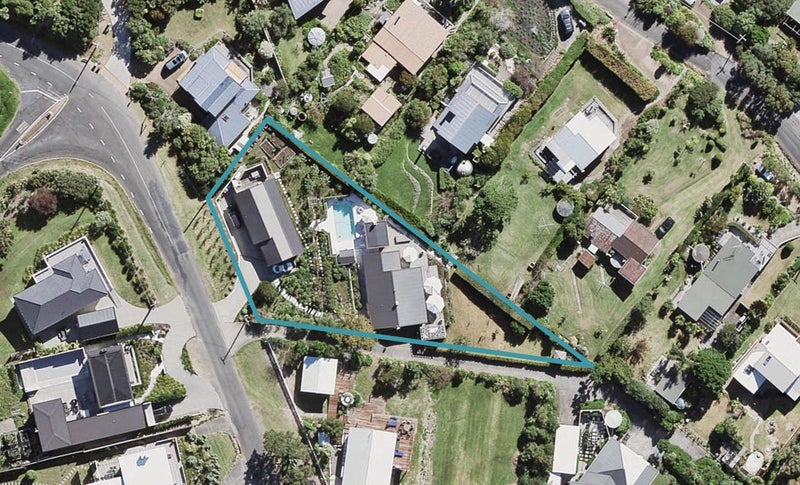 2/44 Tiri Road, Oneroa, Waiheke Island - Carousel 1