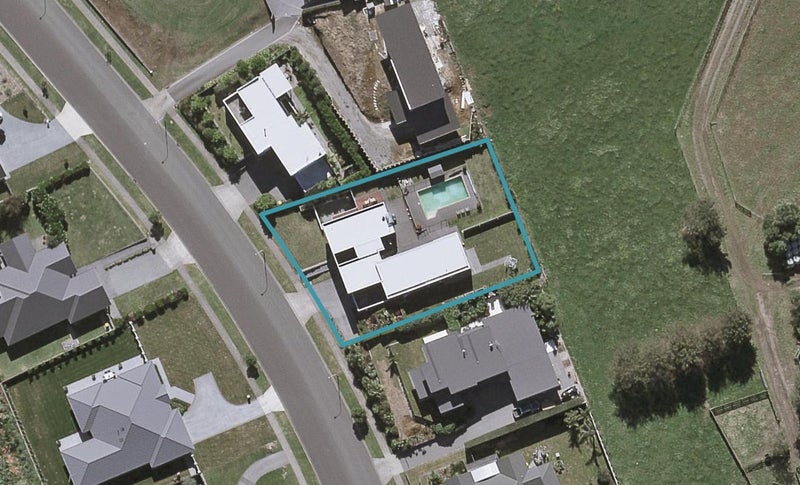 14 Links Drive, Waiwhakaiho, New Plymouth - Carousel 1