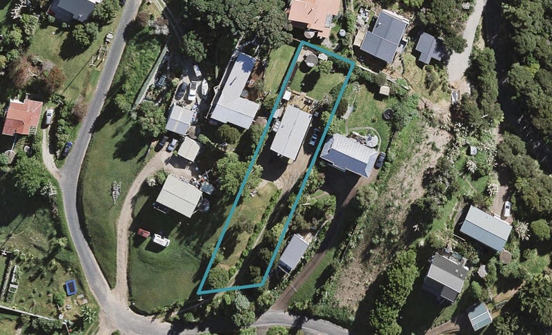 15 Fisher Street, Surfdale, Waiheke Island - Carousel 1