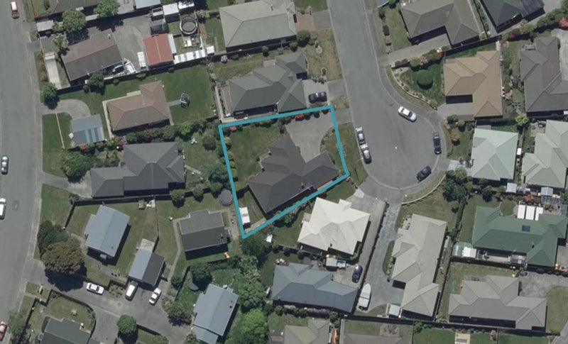 14 Mull Place, Broomfield, Christchurch - Carousel 1