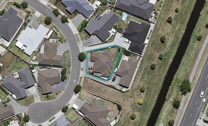9 Milford Place, Poraiti, Napier - Carousel 1