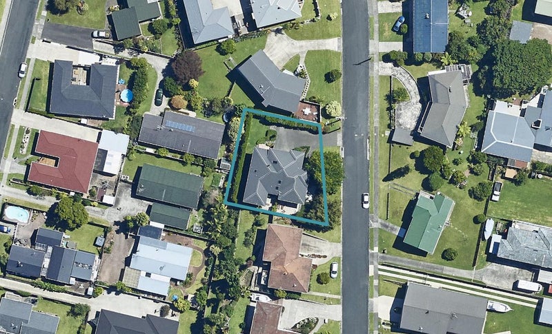 31 Andrew Place, Otumoetai, Tauranga - Carousel 1