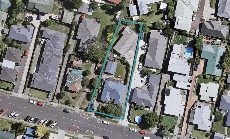 24B PEDDIE STREET, TARADALE, NAPIER - Carousel 1