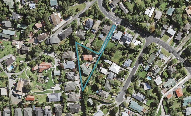 7 Derwent Crescent, Titirangi, Auckland - Carousel 1