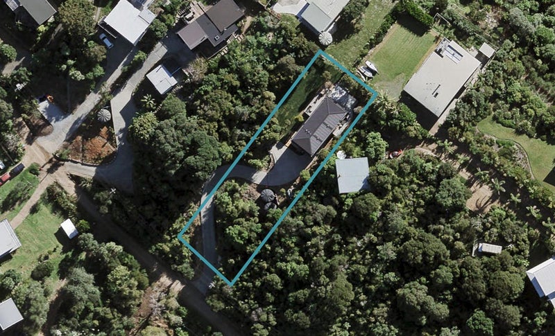 12 Empire Avenue, Oneroa, Waiheke Island - Carousel 1