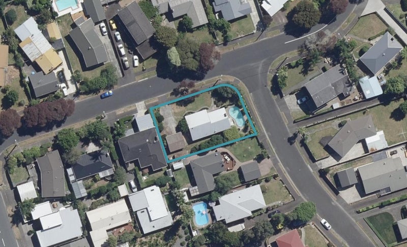 42 Pulham Crescent, Queenwood, Hamilton - Carousel 1
