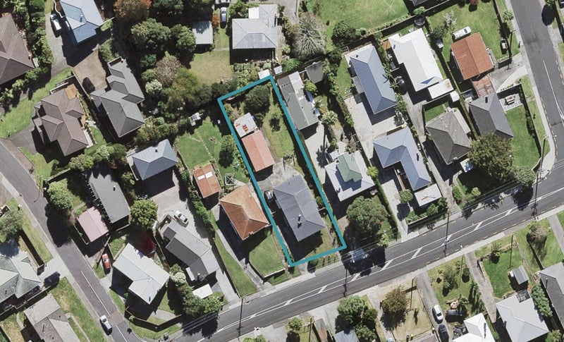57 Vodanovich Road, Te Atatu South, Auckland - Carousel 1