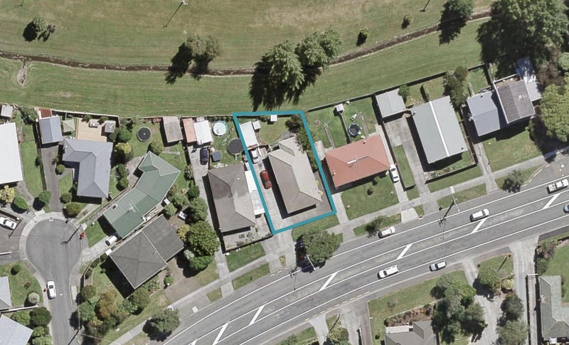 2/1113 Fergusson Drive, Clouston Park, Upper Hutt - Carousel 1