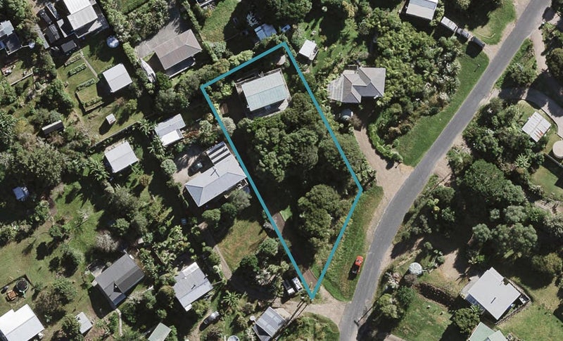 9 Kennedy Road, Surfdale, Waiheke Island - Carousel 1