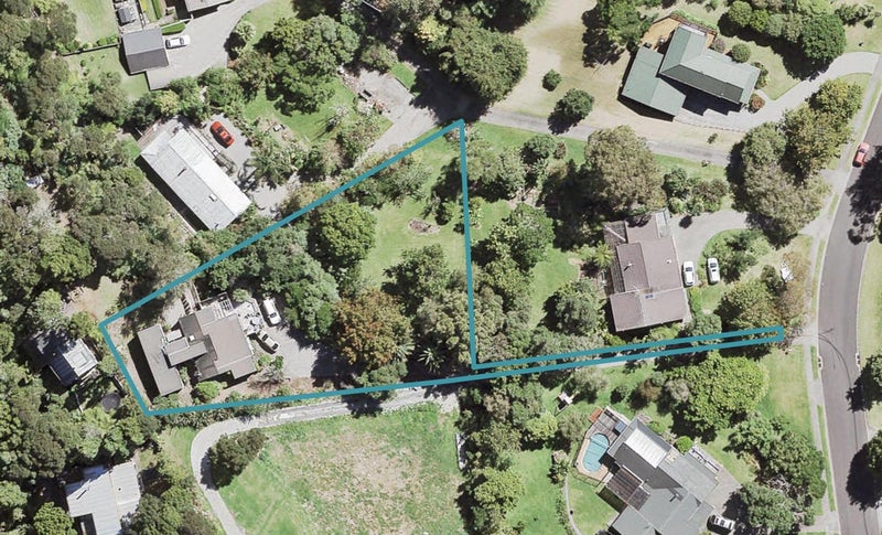 14 Laingfield Terrace, Laingholm, Auckland - Carousel 1