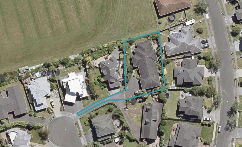 11 Kingfisher Close, Brown Owl, Upper Hutt - Carousel 1