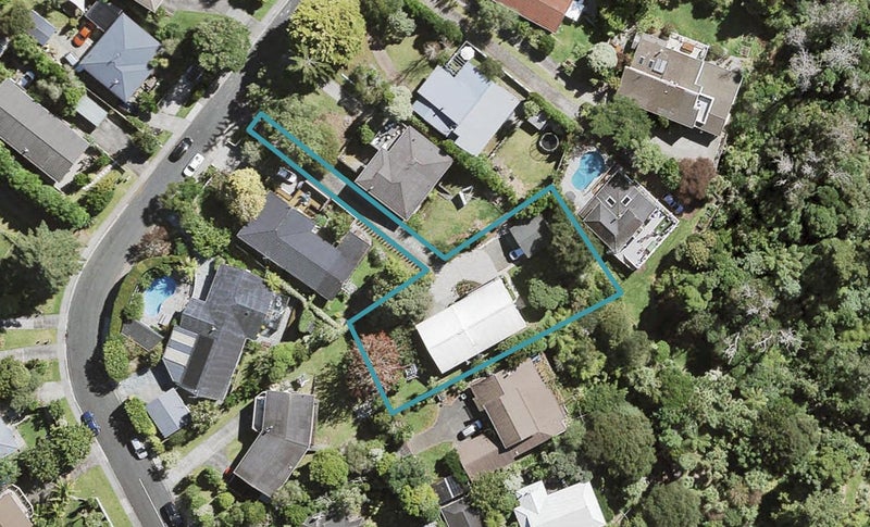 7 Kawaka Street, Titirangi, Auckland - Carousel 1