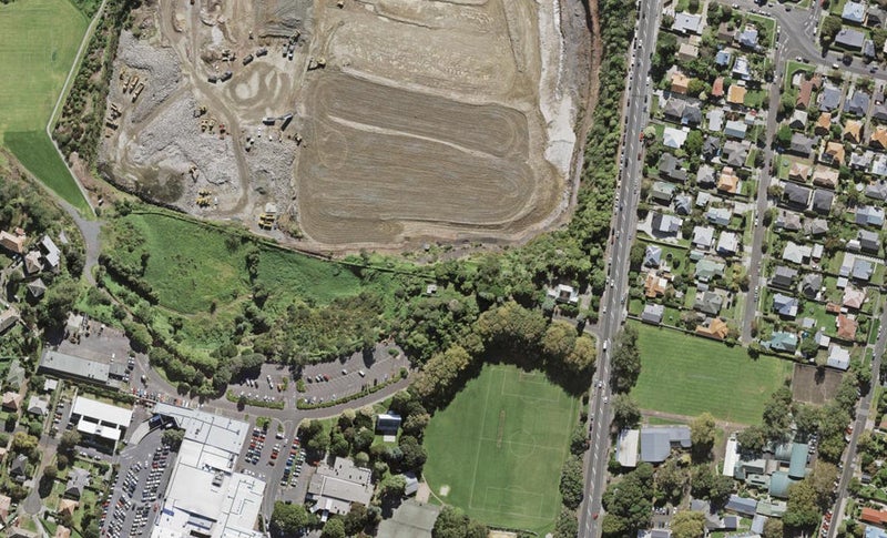 2 Pump House Lane, Three Kings, Auckland - Carousel 1