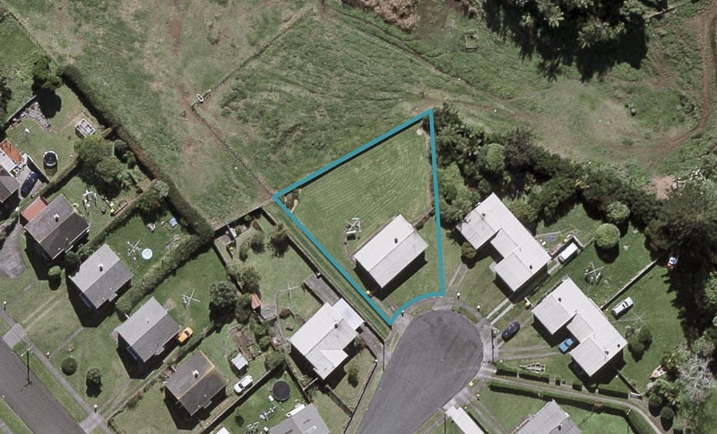 5 Clerke Place, Marfell, New Plymouth - Carousel 1
