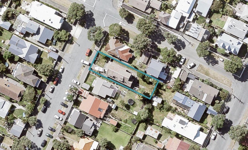 19 Tuatoru Street, Eastbourne, Lower Hutt - Carousel 1