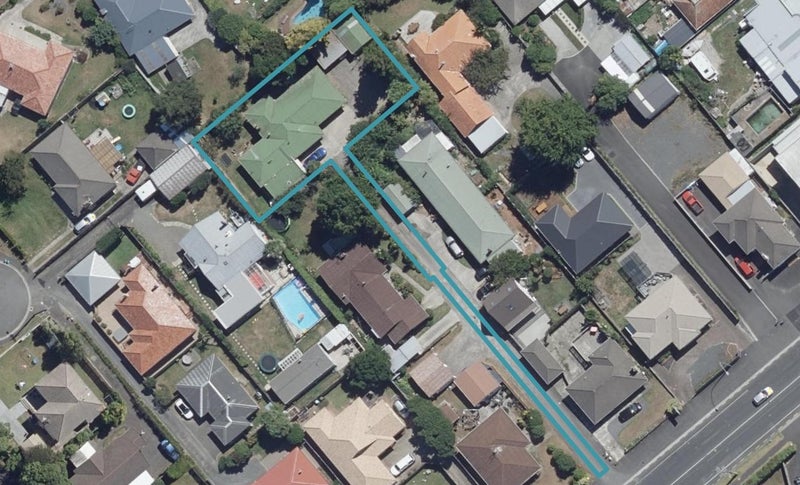 16 Forest Lake Road, Forest Lake, Hamilton - Carousel 1