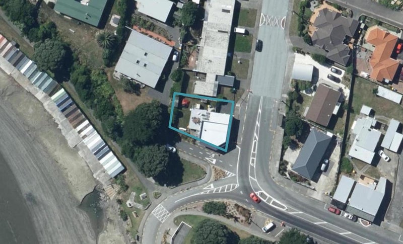 28 Bay Drive, Titahi Bay, Porirua - Carousel 1