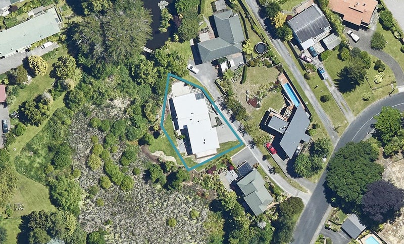 144A Kawaha Point Road, Kawaha Point, Rotorua - Carousel 1