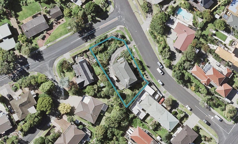 61 Castleton Drive, Mellons Bay, Auckland - Carousel 1