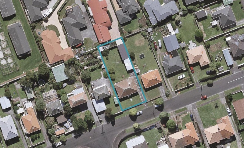 10 Maranui Street, Welbourn, New Plymouth - Carousel 1