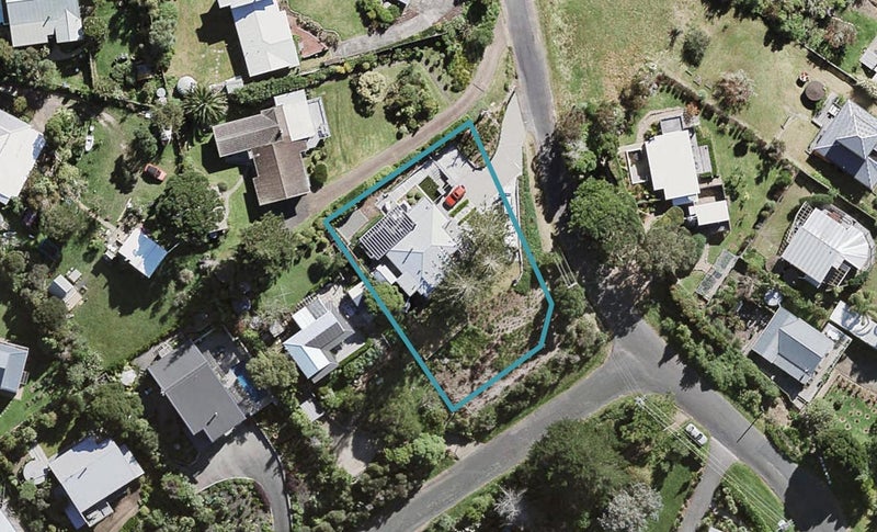 1 Tiri Road, Oneroa, Waiheke Island - Carousel 1