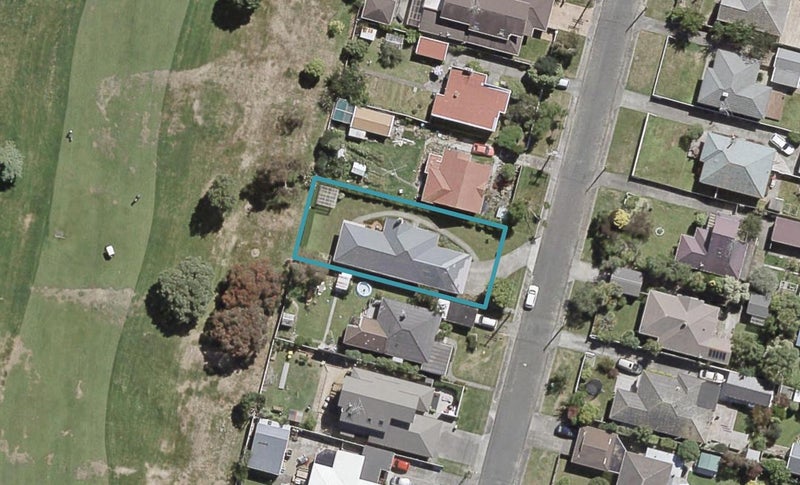 16 Saint James Avenue, Boulcott, Lower Hutt - Carousel 1