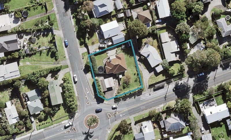 220 Beach Haven Road, Beach Haven, Auckland - Carousel 1