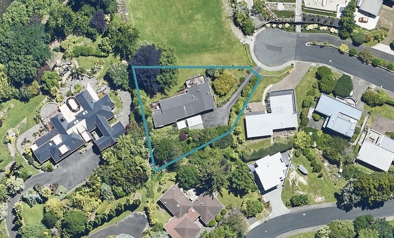 16 Manahi Avenue, Kawaha Point, Rotorua - Carousel 1