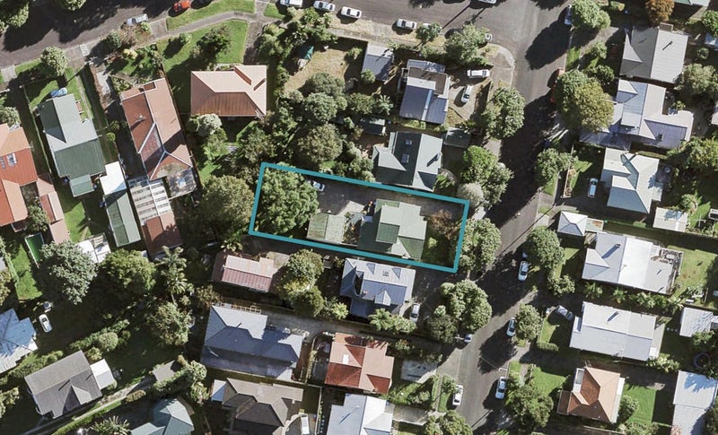 12 Mark Road, Mount Albert, Auckland - Carousel 1